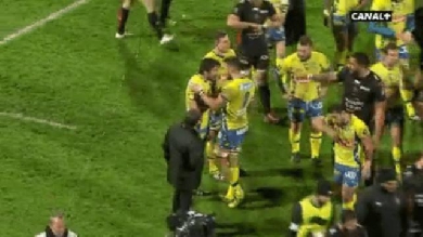 GIF. Top 14 - ASM : Julien Bardy perd ses nerfs après la lourde défaite face au RCT