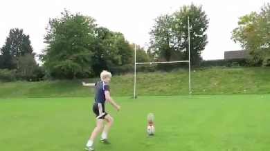 VIDÉO. Jake Evetts, 14 ans, épate Jonny Wilkinson en réalisant des merveilles avec son pied
