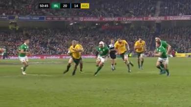 VIDEO. Wallabies : David Pocock joue avec la règle pour une interception de filou face à l'Irlande