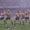 VIDÉO. Le haka néo-zélandais sous la pluie au Hong Kong Sevens | Rugby VIDÉO. Le haka néo-zélandais sous la pluie au Hong Kong Sevens