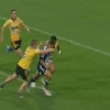 VIDEO. Super Rugby - Le talonneur Dane Coles sort le sprint de sa vie face à Benji Marshall et se sacrifie face aux Blues | Rugby VIDEO. Super Rugby - Le talonneur Dane Coles sort le sprint de sa vie face à Benji Marshall et se sacrifie face aux Blues