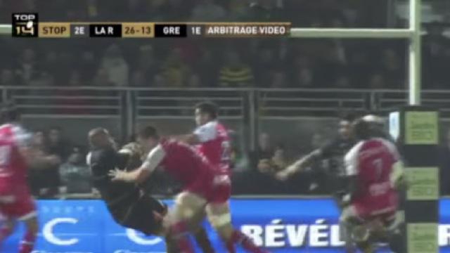 VIDÉO. ASR - FCG. Nigel Hunt fait voler Jone Qovu et ses 130 kilos avec un bon gros caramel