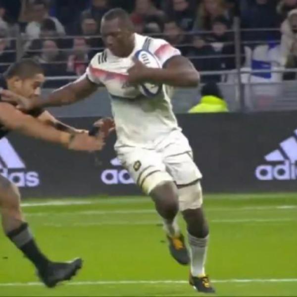 VIDEO. Tchik-Tchak : En 2017, Sekou Macalou laissait les All Blacks sur place d’une percée monumentale de 70 mètres 