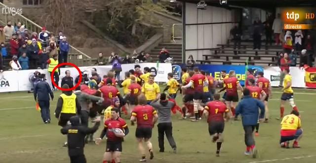 Vlad Iorchescu ciblé par les joueur espagnols à la fin du match