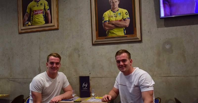 Clément et Thibaud Lanen posent avec la personnalité la plus célèbre de Clermont.