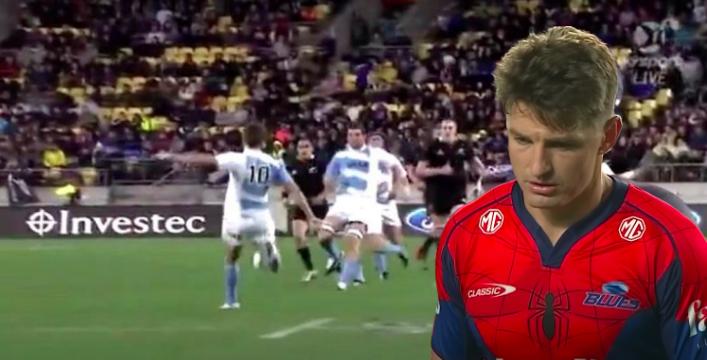 VIDEO. Beauden Barrett invoque Juan Martin Hernandez et nous lâche un banana kick de l'espace