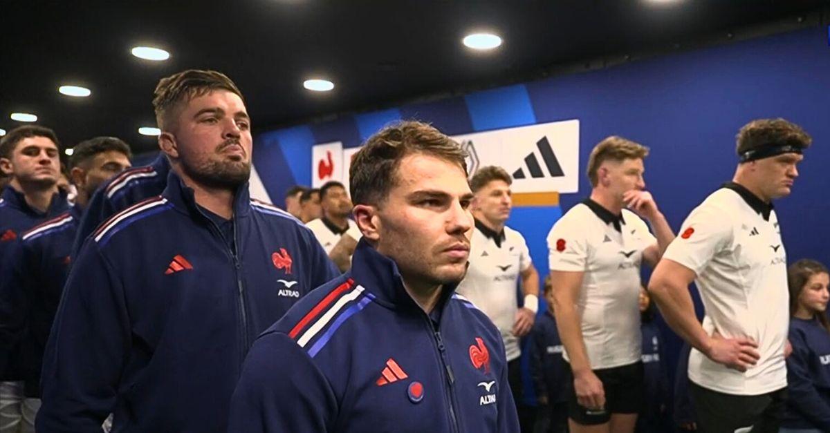 Le XV de France part en Nouvelle-Zélande, mais pas seulement pour le prestige. Cette tournée pourrait décider de son destin dans les poules de la Coupe du monde 2027. Crédit image : Screenshot TF1