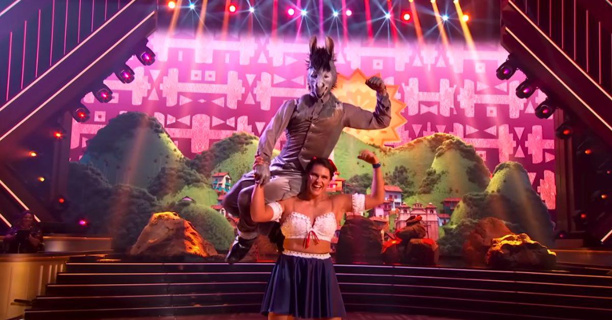 Du ballon ovale aux rings WWE ? À 29 ans, Ilona Maher multiplie les projets et se rêve en nouvelle star d’Hollywood, à la manière de The Rock. Crédit image : Screenshot Youtube Dancing With The Stars