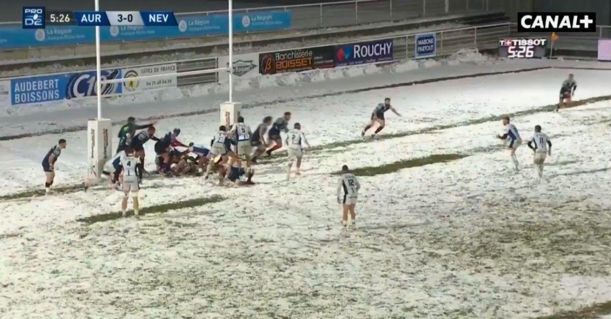 Quand la neige s'invite au match et transforme le jeu (et les hommes)