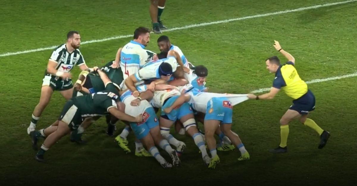 L'officiel 'coach' l'adversaire, la polémique enfle sur les réseaux sociaux : où se situe la limite ?