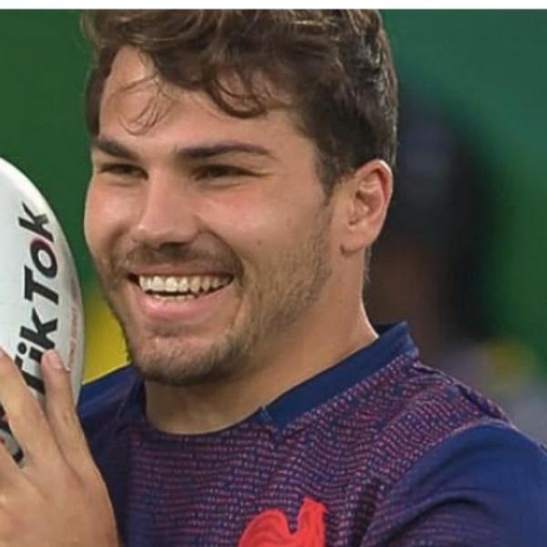 XV de France. Rugby offensif, mentalité… Antoine Dupont explique pourquoi il croit en son association avec Matthieu Jalibert 