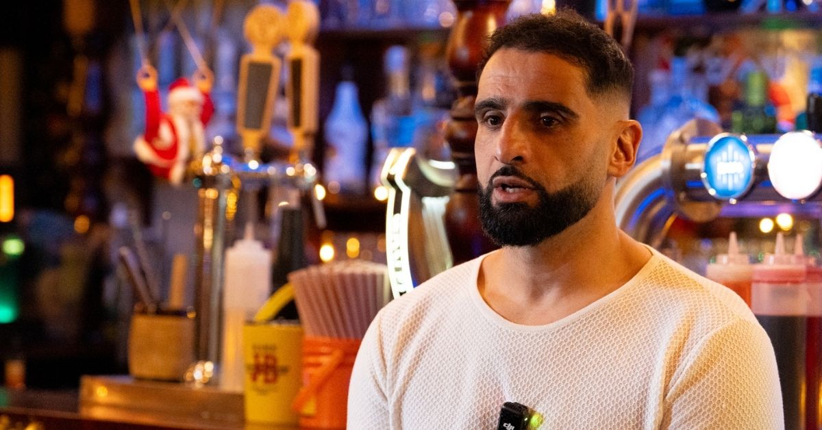 Saïd Hirèche au micro de Voix Off pour évoquer son parcours hors norme, de Mantes-la-Jolie au Hall of Fame de Brive. ©Voix Off