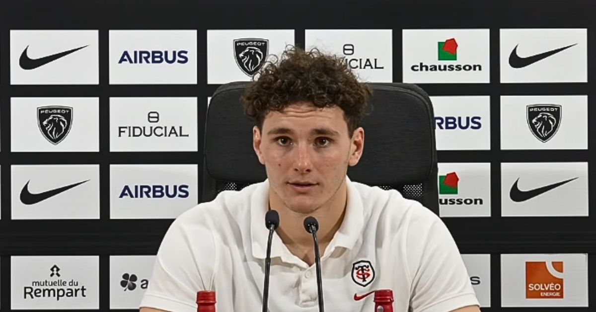En l’absence des cadres, Delpy prend les clés du camion toulousain. Mission délicate face au combat parisien. Crédit : Screenshot Stade Toulousain