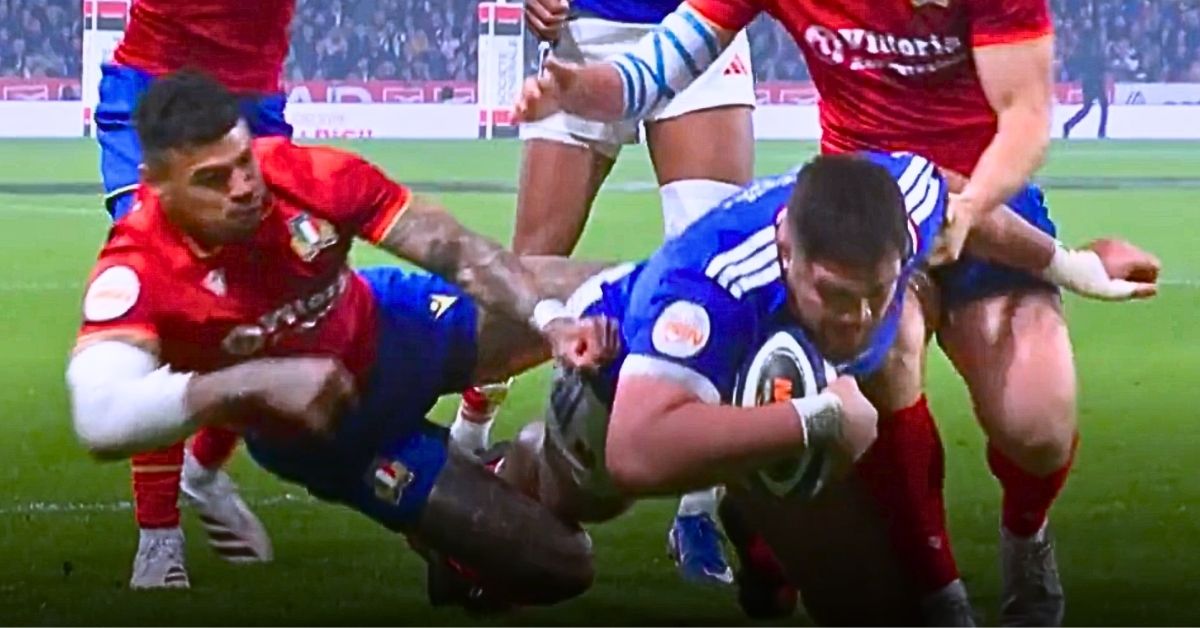 Dimanche, Emmanuel Meafou a imposé sa loi dans le Tournoi. Essai, activité, constance : le colosse tricolore a-t-il franchi un cap décisif ? Crédit image : Screenshot France 2