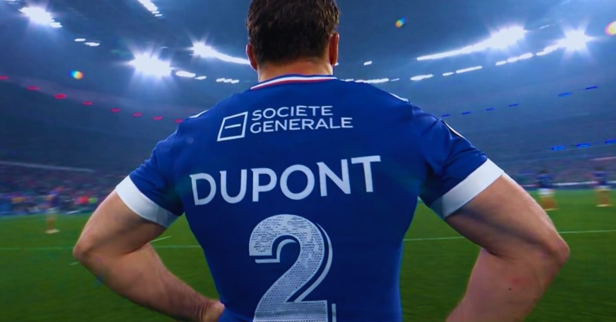 Antoine Dupont talonneur ? C’est ce qu’a cru Pita Ahki en le voyant s’entraîner. Une anecdote qui souligne le profil unique du meilleur joueur du monde. Crédit image : Screenshot France 2