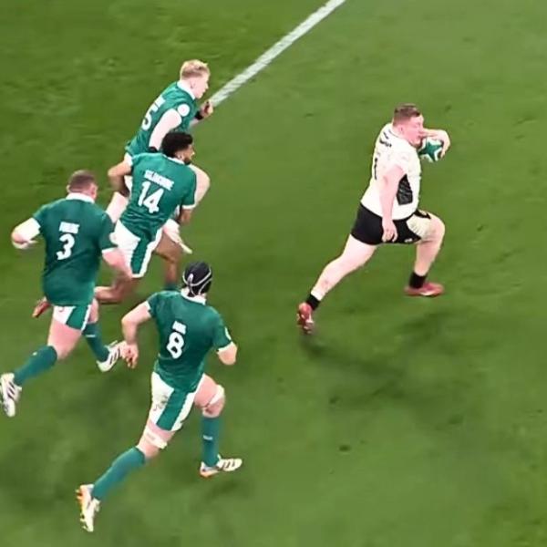 VIDEO. 137 kilos, ballon dans une main : pourquoi cet essai « Fast and Furious » choque la planète ovale ?