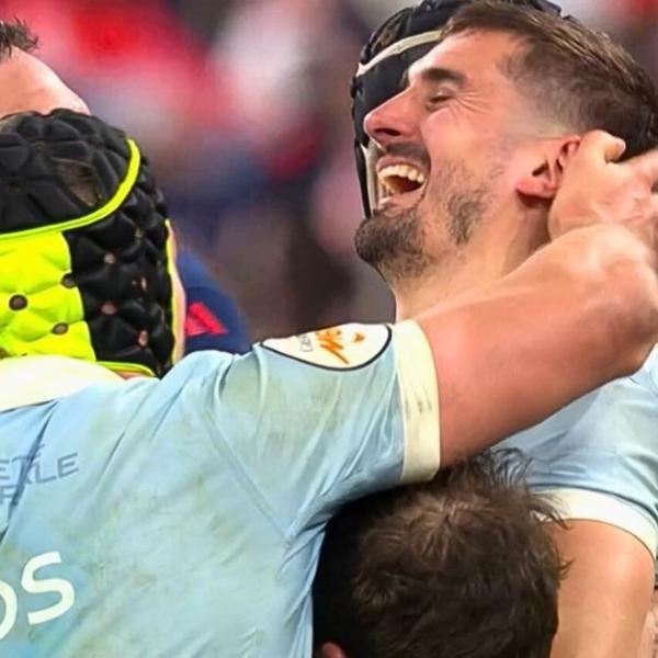 « Irrespirable » : le XV de France signe un doublé inédit au terme d'un Crunch chaotique