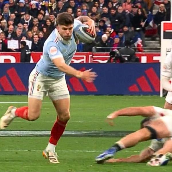 « Le vrai Matthieu » : Libéré, délivré, Jalibert s'est-il définitivement installé à l'ouverture chez les Bleus ?