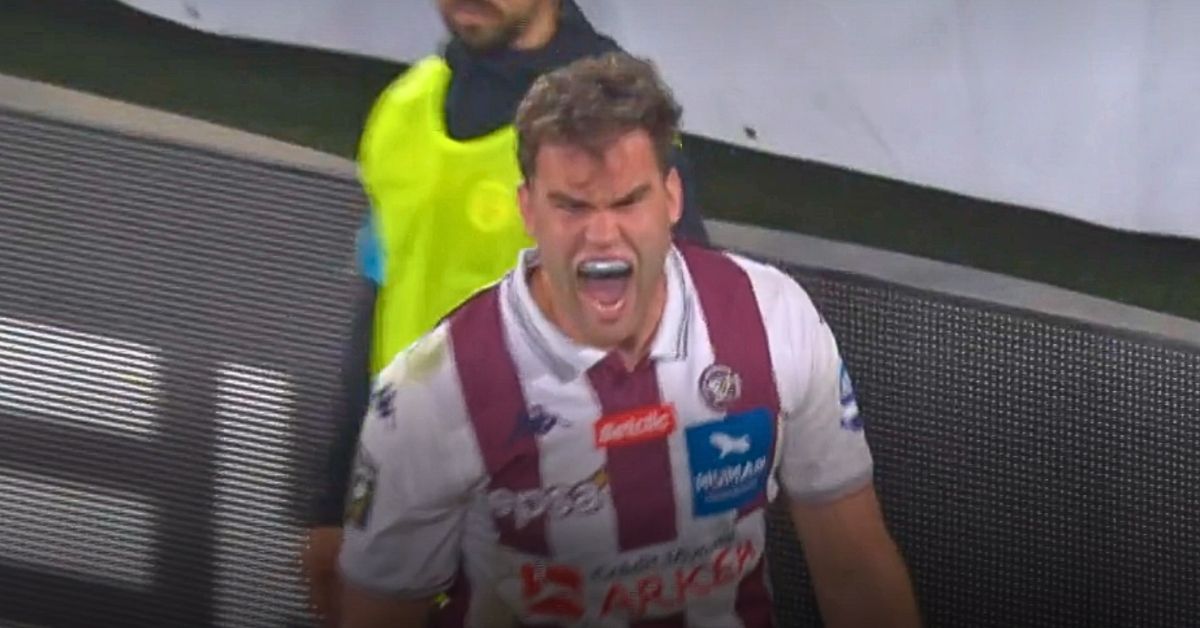 Ce n'était pas son poste. Ça n'a rien changé. Damian Penaud a claqué 8 offloads face à Toulouse. Crédit image : Screenshot Canal +