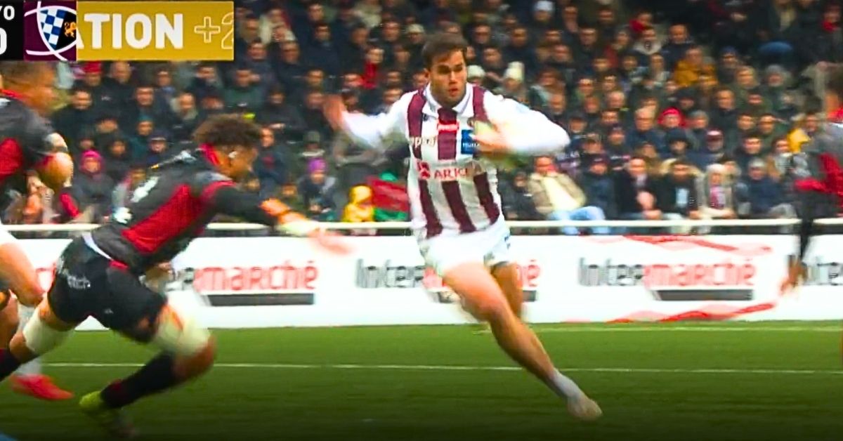 Penaud au centre, c'est pas une expérience. C'est un retour aux sources. Crédit image : Screenshot Canal +