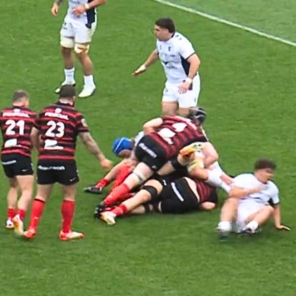 Ballon injouable ou faute au sol : la nuance qui change tout, la vraie lecture arbitrale