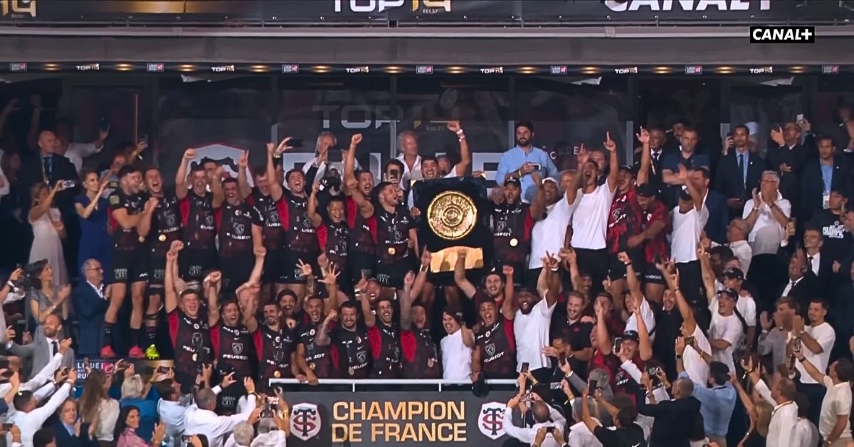 Toulouse a les jeunes pour assurer l'avenir. Ce qui est moins certain, c'est la capacité du club à gérer humainement le départ de ses monuments. Crédit image : Screenshot Youtube TOP 14