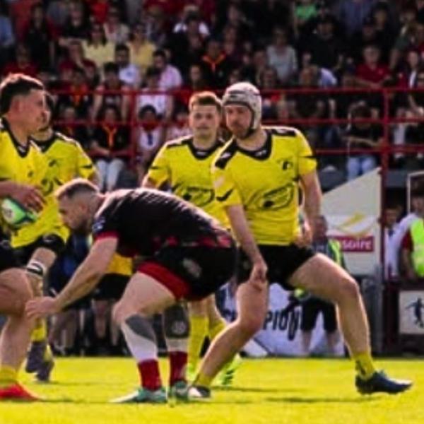 24 essais, 1m95 pour 115kg : qui est ce phénomène de R2 qui snobe Clermont et le Top 14 ?