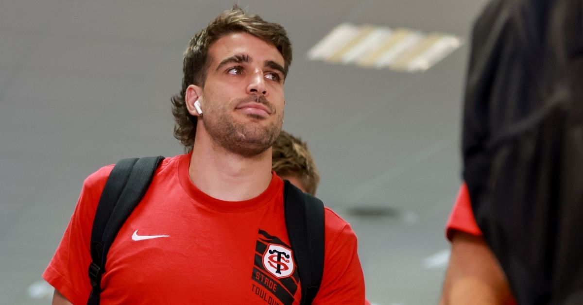 Tout juste prolongé au Stade Toulousain, Juan Cruz Mallía essaye de rendre service durant son forfait, en restant à disposition du staff rouge et noir. - ©INPHO/Dan Sheridan (EPCR)
