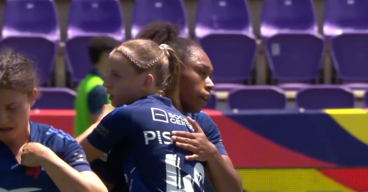 Les Françaises restent dans la lutte pour le titre final qui se jouera le week-end prochain à Bordeaux. Screenshot : Chaine YouTube HSBC SVNS Series