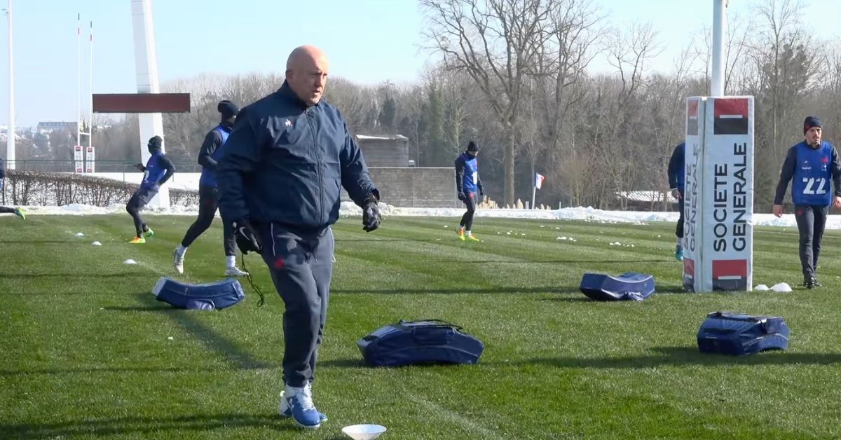 Après 6 années passées à Marcoussis, Shaun Edwards quittera le XV de France. ©Screenshot Youtube France Rugby 
