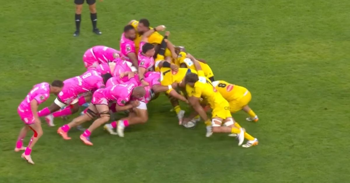 La mêlée rochelaise terrassée par les Roses lors du barrage au Stade Jean-Bouin. Screenshot : Youtube - Canal+