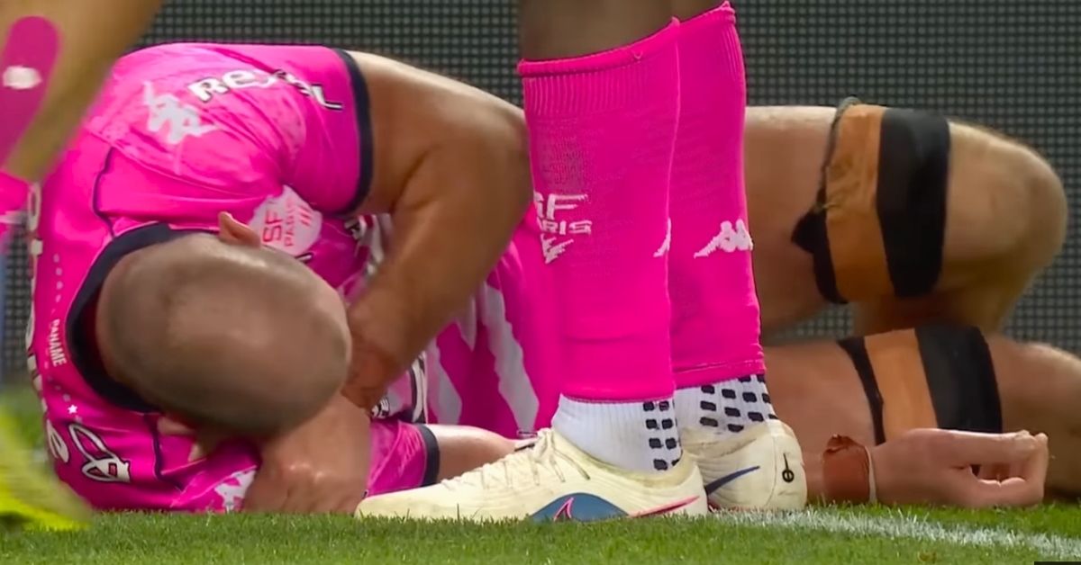 Si les nouvelles semblaient rassurantes après le match, le 3e ligne s'est quand même tordu de douleur sur son essai. ©Screenshot Youtube Canal+