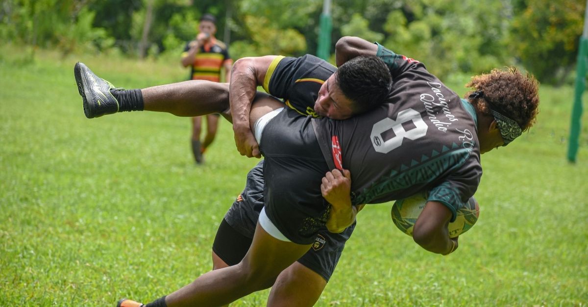À partir du 1er juillet 2026, le rugby amateur va devoir plaquer plus bas. Et cette fois, ce n’est plus un simple test. Crédit image : Canva