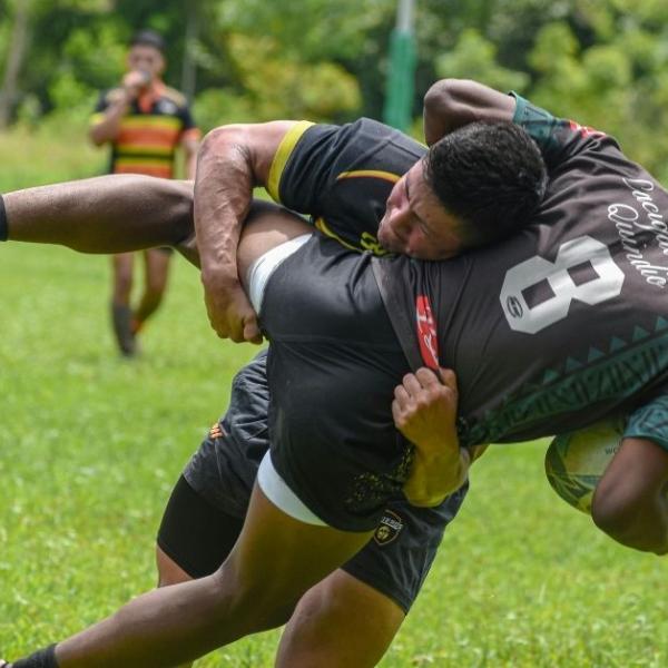 Taille ou sternum : World Rugby impose le plaquage plus bas chez les amateurs