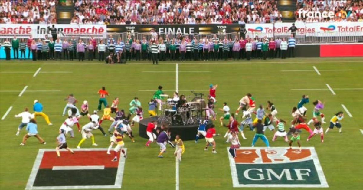La finale du Top 14 a débuté par un show n'étant visiblement pas au goût de tous. ©Canal+