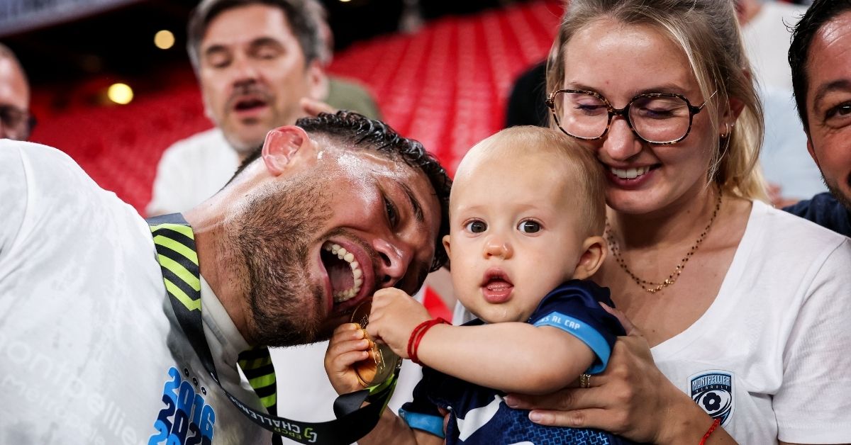 Alexandre Bécognée avec sa famille après la victoire en Challenge Cup cette saison. Credit ©INPHO/Nick Elliott