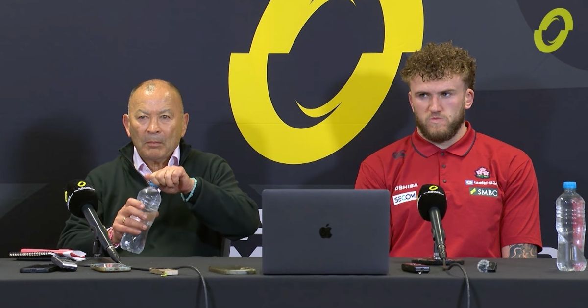 Eddie Jones en conférence de presse avec Warner Dearns. Screenshot : Youtube - Nations Championship