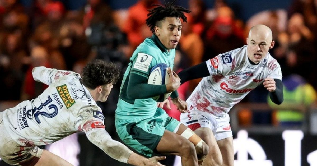 Théo Attissogbé a réalisé le plus de passes après contact du XV de France, devant Matthieu Jalibert.. ©INPHO/Tom O’Hanlon (EPCR)