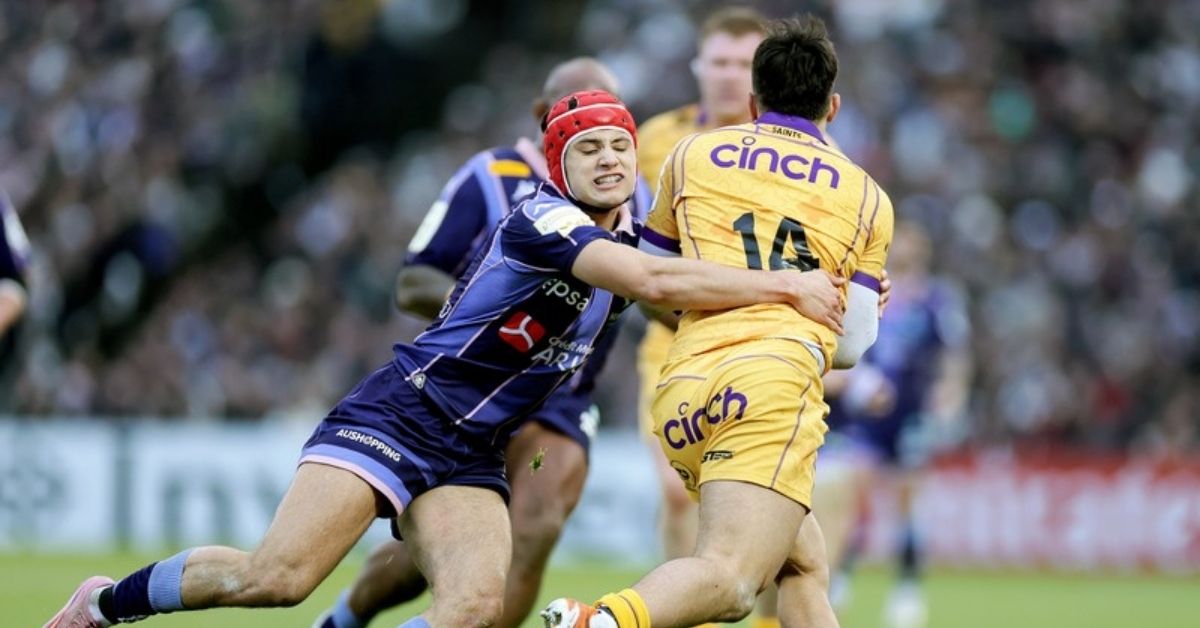 Louis Bielle-Biarrey au duel avec Edoardo Todaro. ©INPHO/Laszlo Geczo (EPCR)