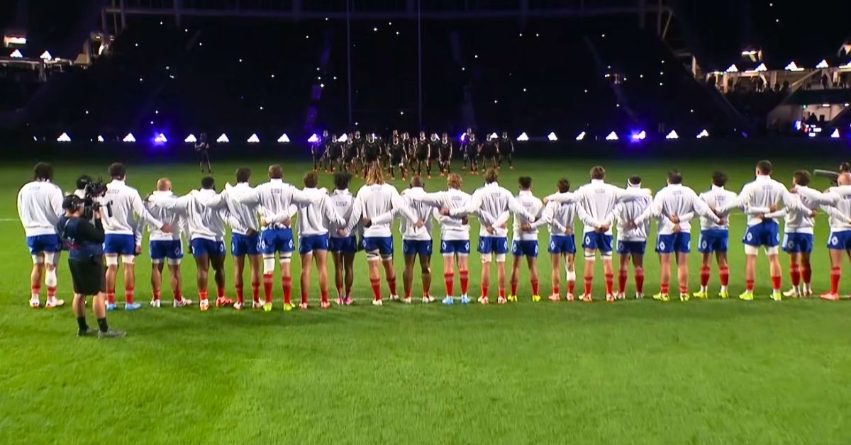 La France n’a ni le pack le plus lourd, ni les trois-quarts les plus massifs. Cela ne l’empêche pas d’avancer. Crédit : Youtube TF1