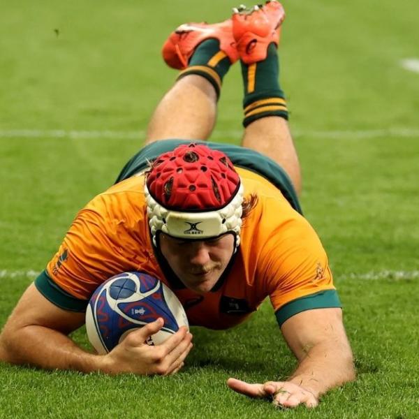 Un rouge dès la 33e et trois points d’écart : les Wallabies passent tout près d’une défaite historique au Japon