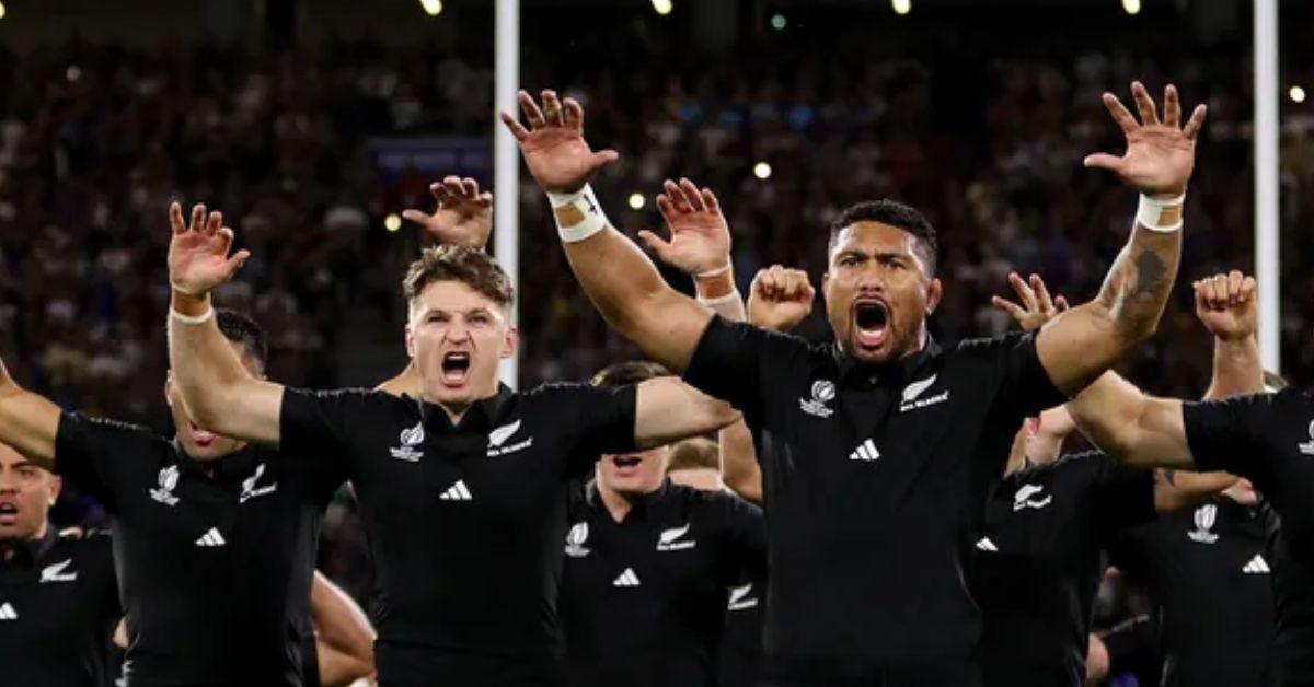 Beauden Barrett hors des 23, Ruben Love maintenu en 10 : Dave Rennie mise sur la vitesse de Roigard, Jordan et McKenzie pour défier les Boks à Ellis Park. Photo by World Rugby