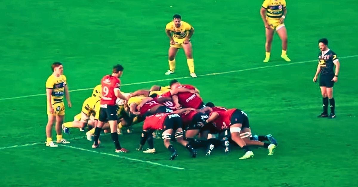 Trois jaunes en 18 minutes puis une remontée jusqu’à 28-28 : Clermont a montré ses deux visages face à un Toulon déjà dangereux à Issoire. Crédit image : Screenshot Top Rugby