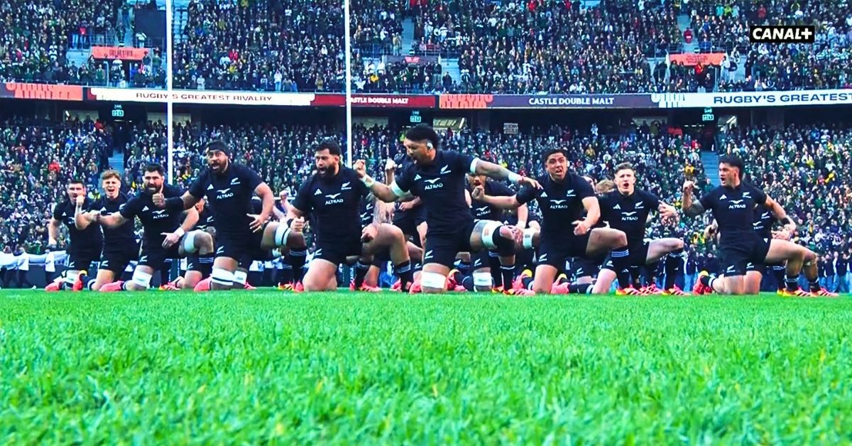 153 passes de plus et un essai supplémentaire : les All Blacks ont dominé presque toutes les stats… sauf celle qui comptait. Crédit image : Screenshot Canal