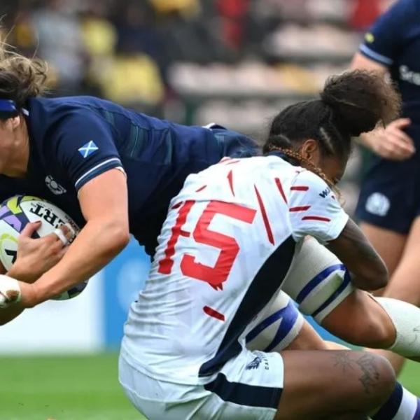 Plus de passes ou davantage de chandelles ? Le ballon féminin 3 % plus petit qui divise déjà le rugby mondial