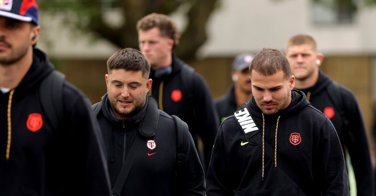 Antoine Dupont titulaire, Romain Ntamack de retour en 10 et Thomas Ramos en 15 ? Le XV toulousain se dessine avant le choc de La Rochelle. ©INPHO/James Crombie