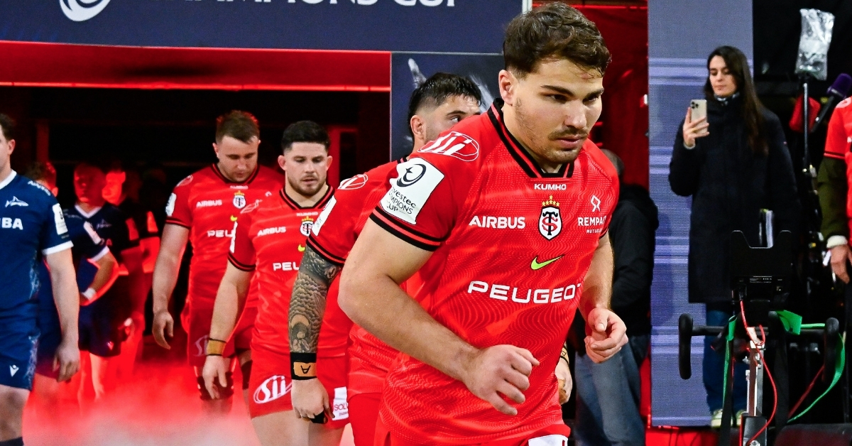 Toulouse débute sa saison avec Dupont, Ntamack et Ramos titulaires. Mais la vraie surprise se trouve en troisième ligne avec Bonnard-Martin. ©INPHO/Federico Pestellini