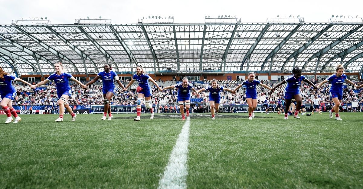 Plus de matchs, plus de villes, plus de télévision : la saison 2026-2027 marque un changement d’échelle pour le XV de France Féminin et son exposition. Crédit photo : FFR / Julien Poupart
