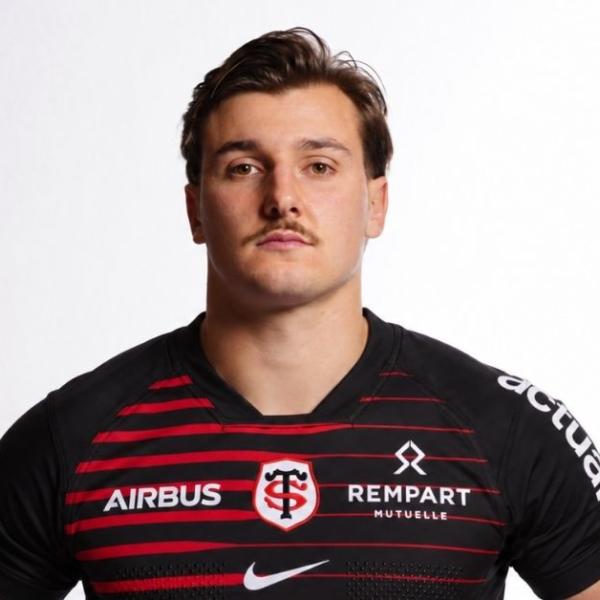 TOP 14. 10 essais, 1,98 m et un profil façonné à 7 : pourquoi Esteban Capilla colle autant au jeu de Toulouse
