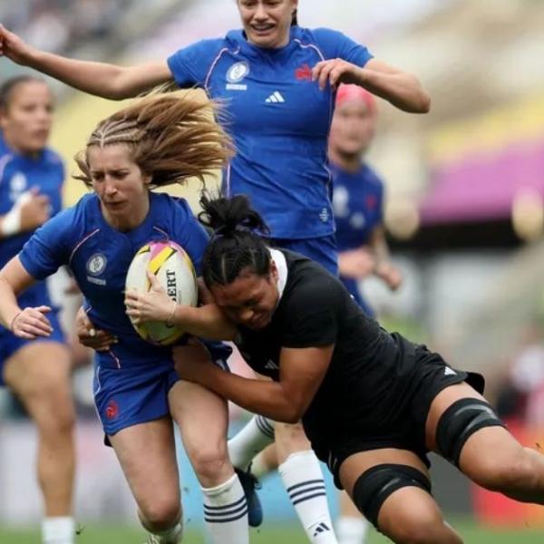 Deux débutantes, plusieurs cadres et beaucoup de vitesse : ce que prépare le XV de France féminin face aux Black Ferns
